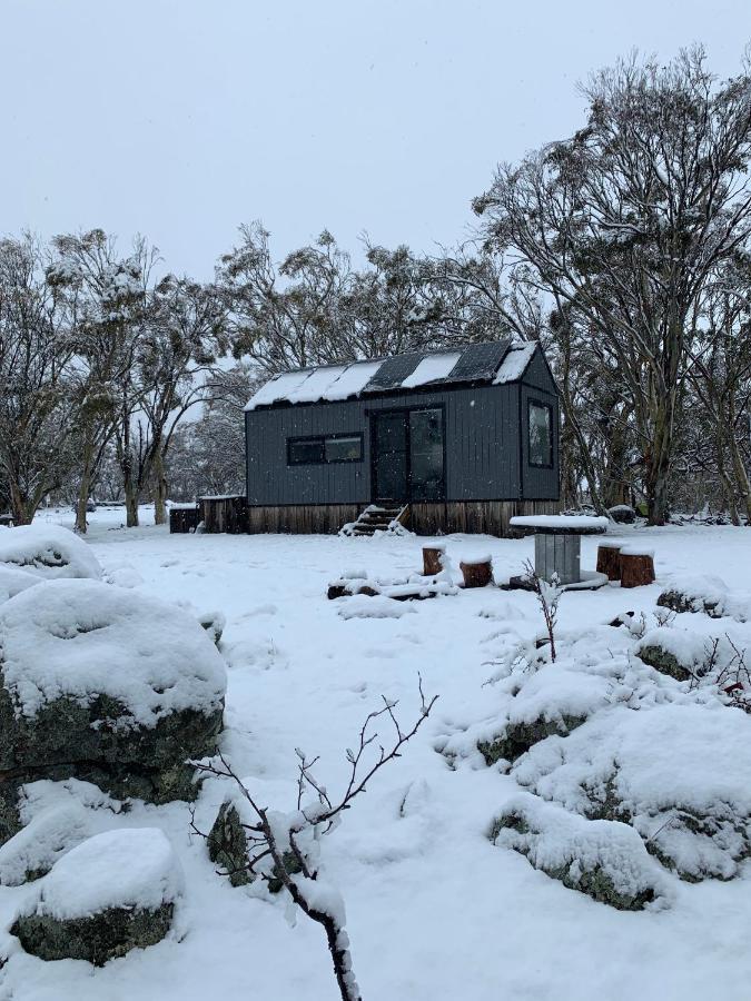 Big Yard Escapes - Two Off-Grid Tiny Houses On The Mowamba River Jindabyne Zewnętrze zdjęcie