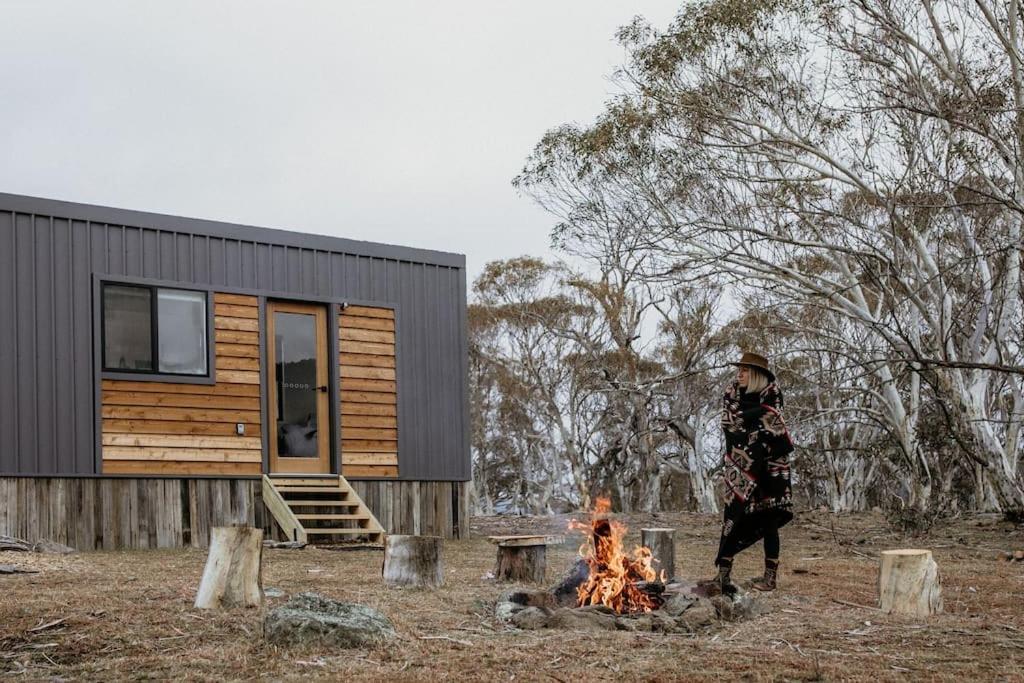 Big Yard Escapes - Two Off-Grid Tiny Houses On The Mowamba River Jindabyne Zewnętrze zdjęcie