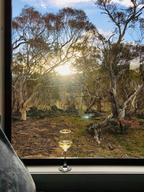 Big Yard Escapes - Two Off-Grid Tiny Houses On The Mowamba River Jindabyne Zewnętrze zdjęcie