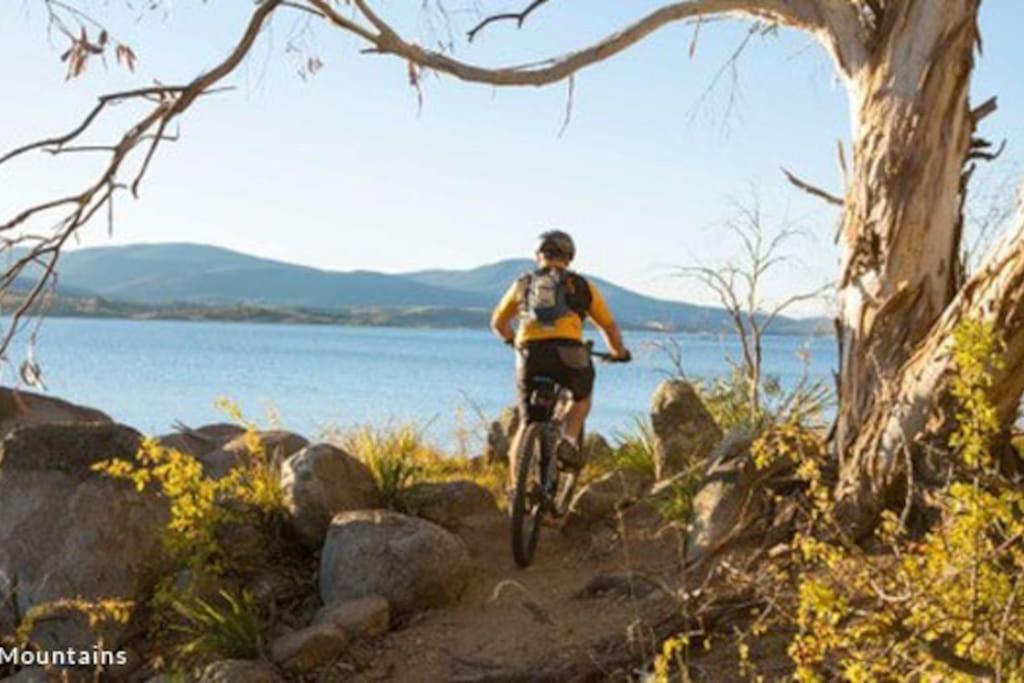 Big Yard Escapes - Two Off-Grid Tiny Houses On The Mowamba River Jindabyne Zewnętrze zdjęcie