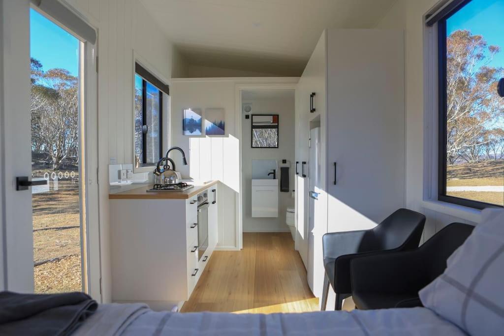 Big Yard Escapes - Two Off-Grid Tiny Houses On The Mowamba River Jindabyne Zewnętrze zdjęcie
