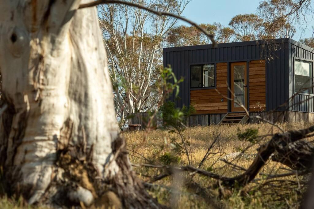 Big Yard Escapes - Two Off-Grid Tiny Houses On The Mowamba River Jindabyne Zewnętrze zdjęcie