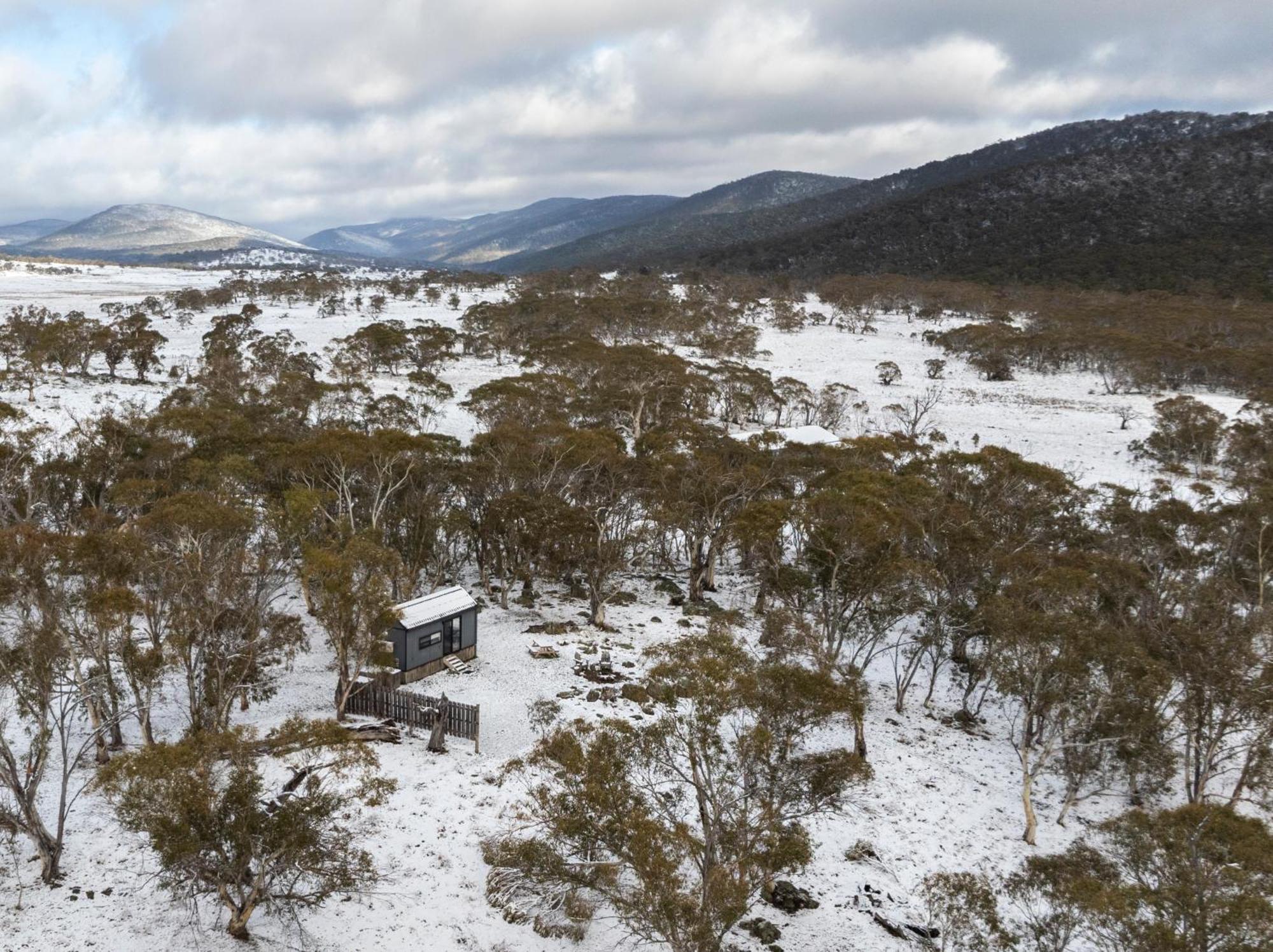Big Yard Escapes - Two Off-Grid Tiny Houses On The Mowamba River Jindabyne Zewnętrze zdjęcie
