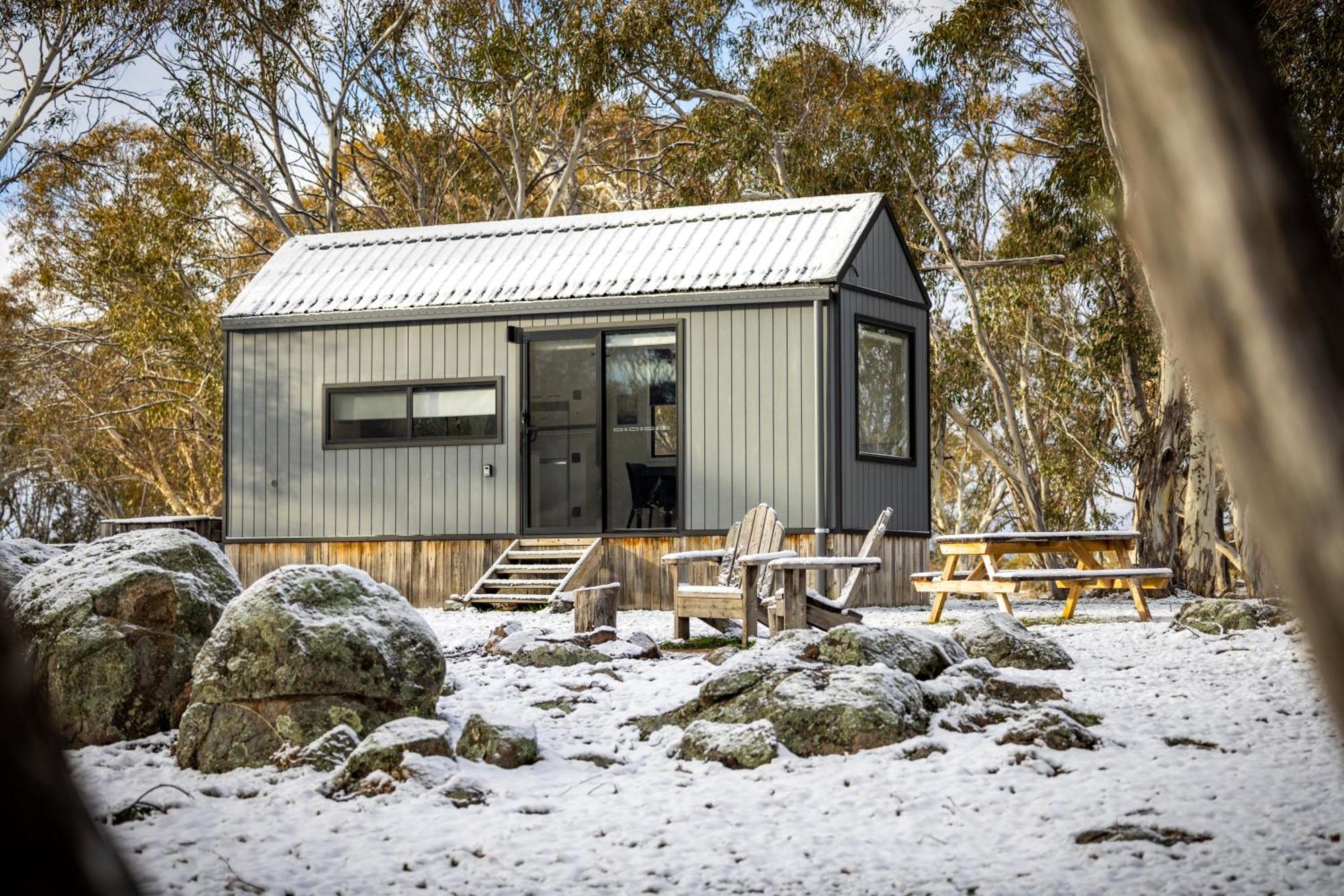 Big Yard Escapes - Two Off-Grid Tiny Houses On The Mowamba River Jindabyne Zewnętrze zdjęcie