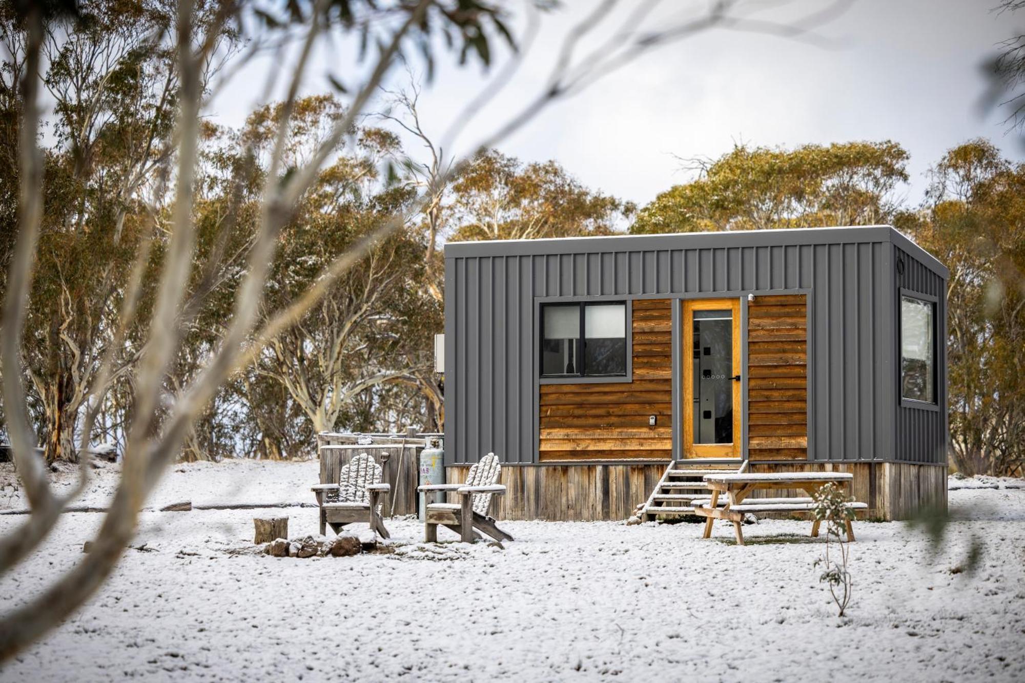 Big Yard Escapes - Two Off-Grid Tiny Houses On The Mowamba River Jindabyne Zewnętrze zdjęcie