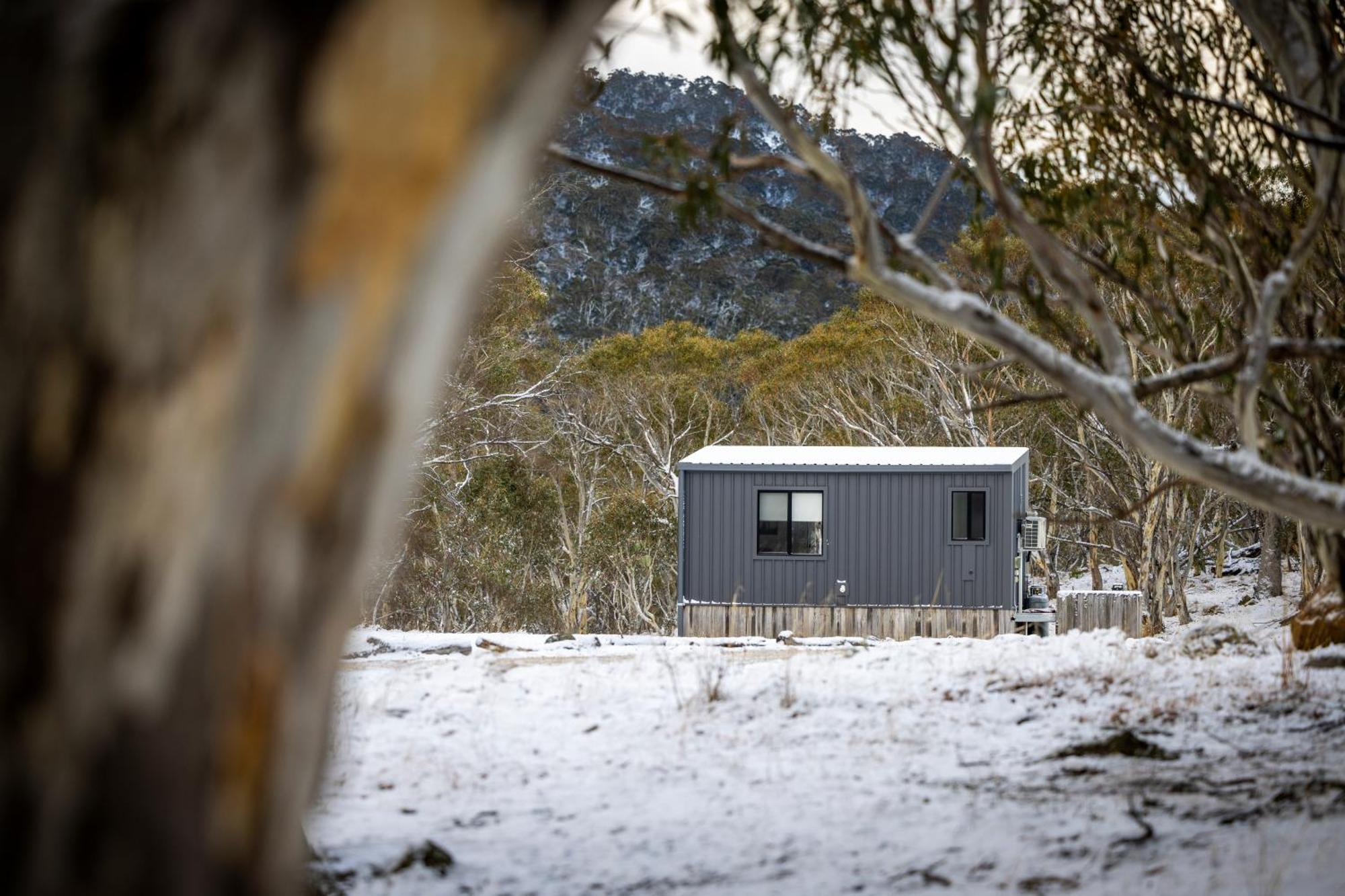 Big Yard Escapes - Two Off-Grid Tiny Houses On The Mowamba River Jindabyne Zewnętrze zdjęcie